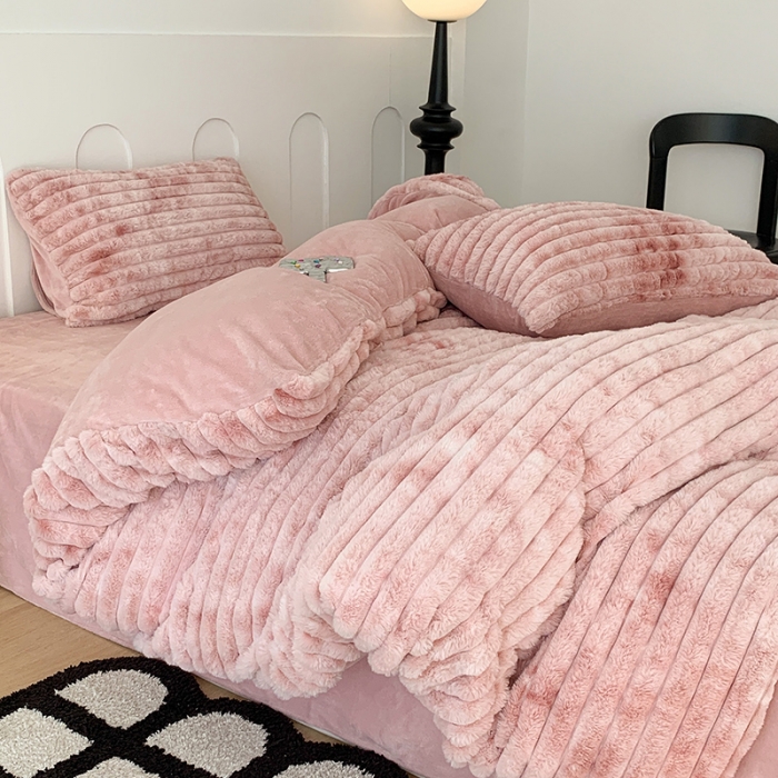 91家纺网 家纺一手货源 找家纺 昔可家纺 2023新款ins风纯色兔兔绒兔毛四件套 粉色扎染