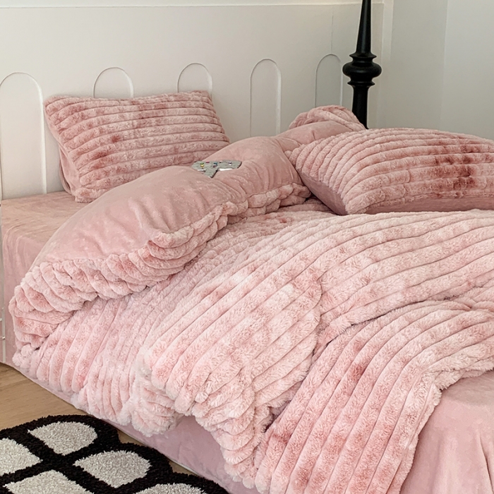 91家纺网 家纺一手货源 找家纺 昔可家纺 2023新款ins风纯色兔兔绒兔毛四件套 粉色扎染