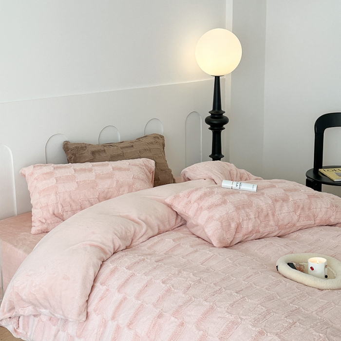 91家纺网 家纺一手货源 找家纺 昔可家纺 2023新款ins风纯色兔兔绒兔毛四件套 格调粉