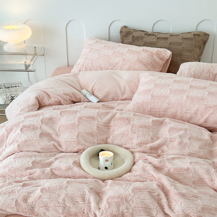 91家纺网 家纺一手货源 找家纺 昔可家纺 2023新款ins风纯色兔兔绒兔毛四件套 格调粉