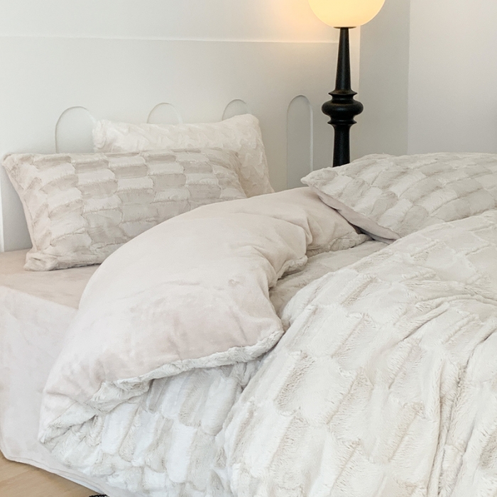 91家纺网 家纺一手货源 找家纺 昔可家纺 2023新款ins风纯色兔兔绒兔毛四件套 格调卡其色