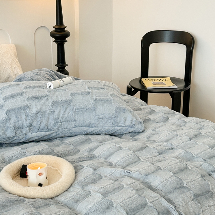 91家纺网 家纺一手货源 找家纺 昔可家纺 2023新款ins风纯色兔兔绒兔毛四件套 格调蓝