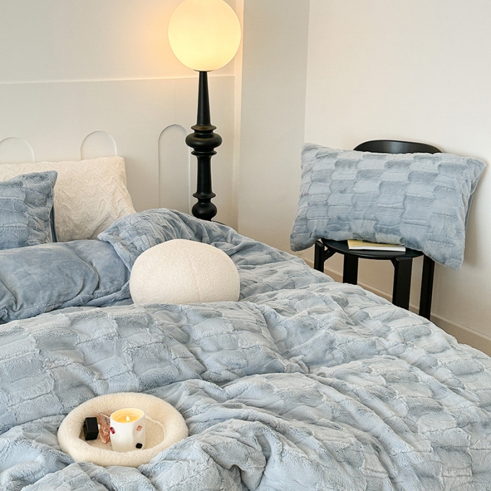 91家纺网 家纺一手货源 找家纺 昔可家纺 2023新款ins风纯色兔兔绒兔毛四件套 格调蓝