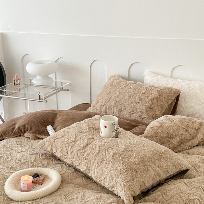 91家纺网 家纺一手货源 找家纺 昔可家纺 2023新款ins风纯色兔兔绒兔毛四件套 咖色波纹