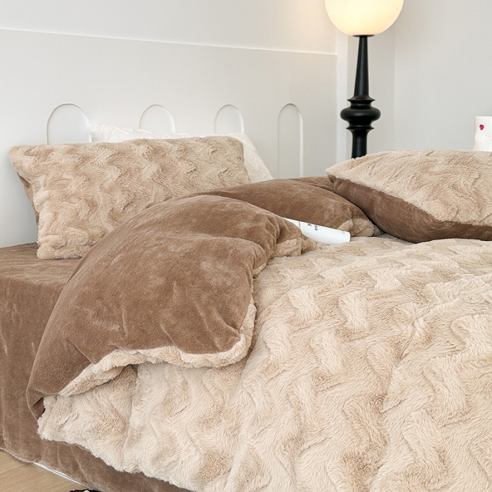 91家纺网 家纺一手货源 找家纺 昔可家纺 2023新款ins风纯色兔兔绒兔毛四件套 咖色波纹