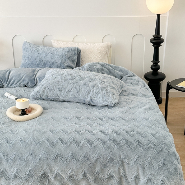 91家纺网 家纺一手货源 找家纺 昔可家纺 2023新款ins风纯色兔兔绒兔毛四件套 蓝波纹