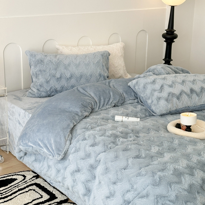 91家纺网 家纺一手货源 找家纺 昔可家纺 2023新款ins风纯色兔兔绒兔毛四件套 蓝波纹