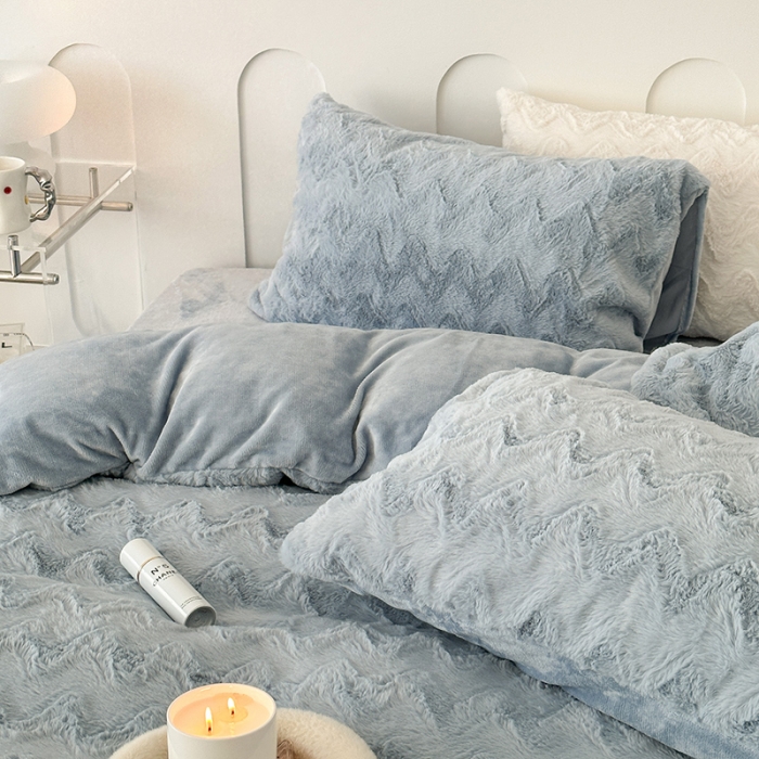 91家纺网 家纺一手货源 找家纺 昔可家纺 2023新款ins风纯色兔兔绒兔毛四件套 蓝波纹