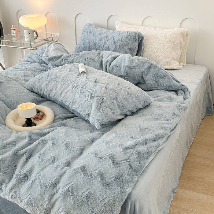 91家纺网 家纺一手货源 找家纺 昔可家纺 2023新款ins风纯色兔兔绒兔毛四件套 蓝波纹