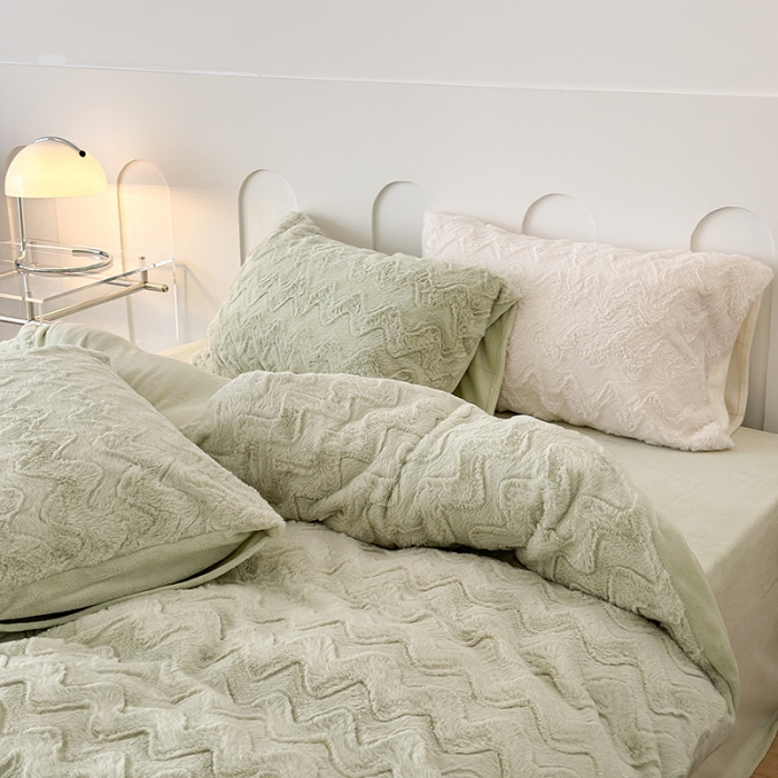 91家纺网 家纺一手货源 找家纺 昔可家纺 2023新款ins风纯色兔兔绒兔毛四件套 绿波纹