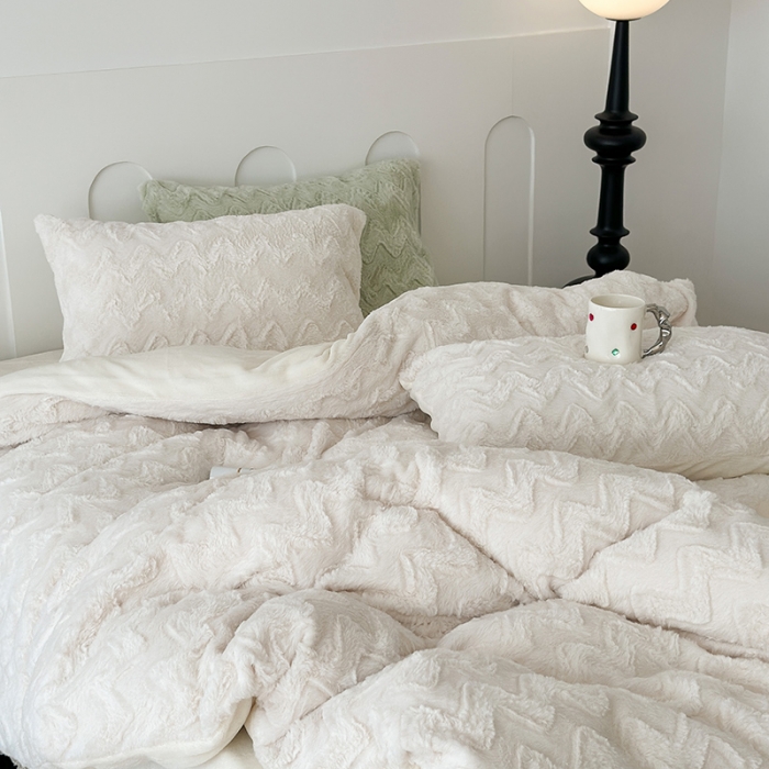 91家纺网 家纺一手货源 找家纺 昔可家纺 2023新款ins风纯色兔兔绒兔毛四件套 奶白波纹