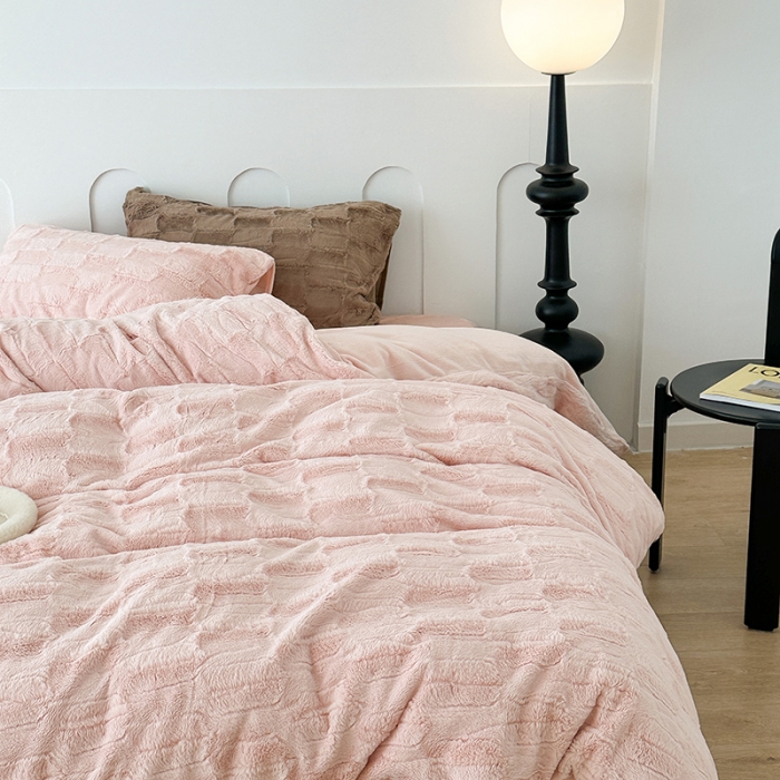 91家纺网 家纺一手货源 找家纺 昔可家纺 2023新款ins风纯色兔兔绒兔毛四件套 格调粉