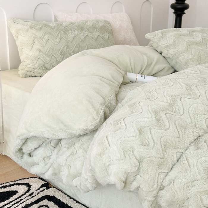 91家纺网 家纺一手货源 找家纺 昔可家纺 2023新款ins风纯色兔兔绒兔毛四件套 绿波纹