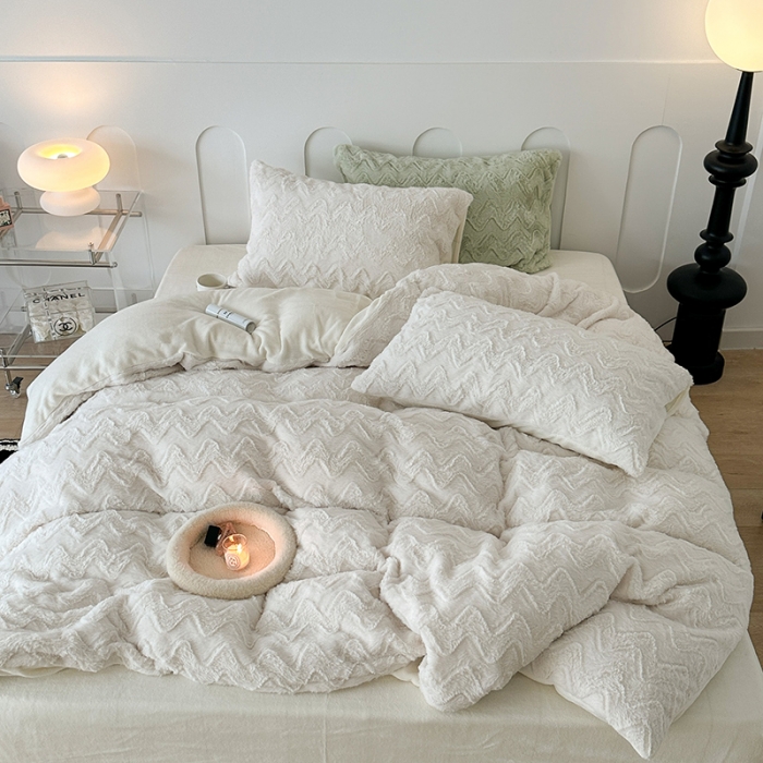 91家纺网 家纺一手货源 找家纺 昔可家纺 2023新款ins风纯色兔兔绒兔毛四件套 奶白波纹