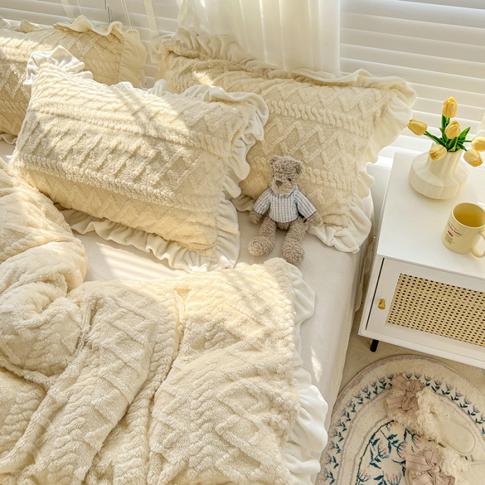 91家纺网 家纺一手货源 找家纺 （总）艾咪 新款高克重加厚塔芙绒牛奶绒四件套三件套-花边款