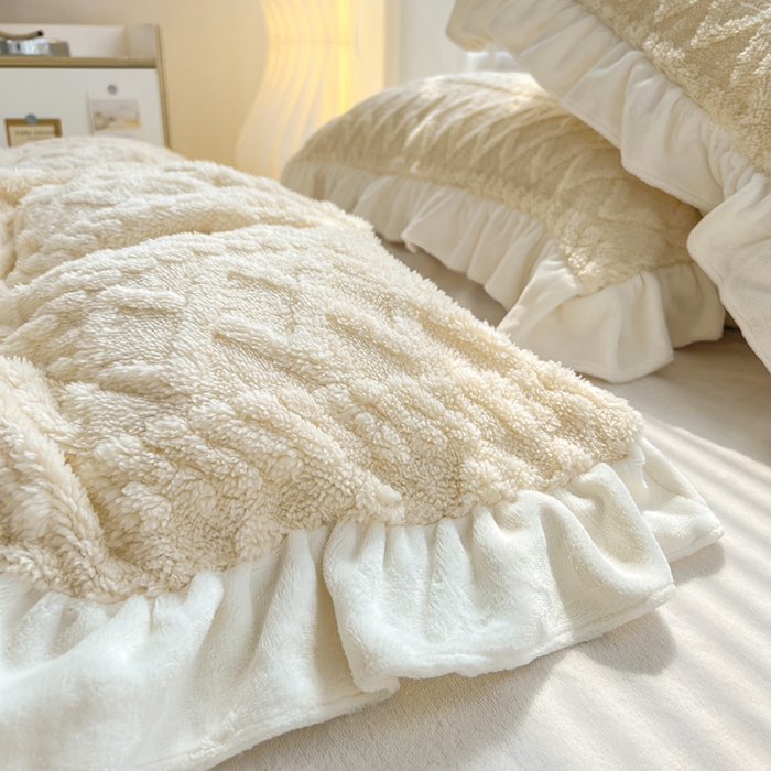 91家纺网 家纺一手货源 找家纺 （总）艾咪 新款高克重加厚塔芙绒牛奶绒四件套三件套-花边款