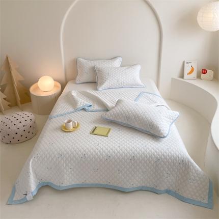 91家纺网 家纺一手货源 找家纺 总漫调家纺 2023新款A类双面全棉夹棉绗缝刺绣多功能床盖-格子小熊