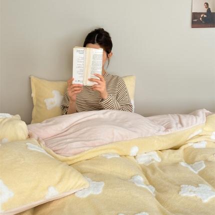 91家纺网 家纺一手货源 找家纺 棉眠 2023新款冬日熊提花牛奶绒系列四件套 冬日熊-黄