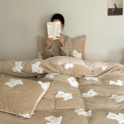 91家纺网 家纺一手货源 找家纺 棉眠 2023新款冬日熊提花牛奶绒系列四件套 冬日熊-咖