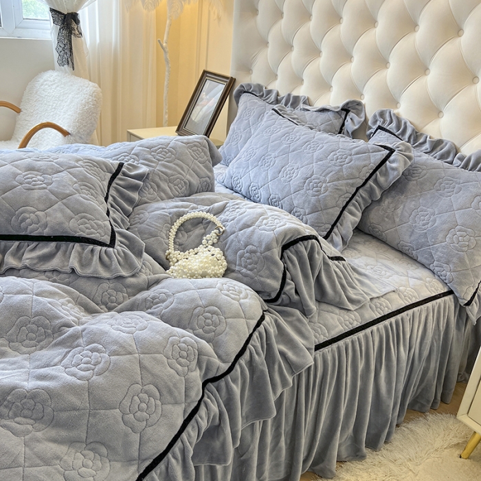 91家纺网 家纺一手货源 找家纺 麒豆豆 新款高克重加厚保暖牛奶绒法式大花边四件套-眷恋 眷恋-高级灰