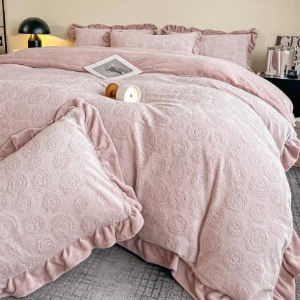 91家纺网 家纺一手货源 找家纺 总野合家纺 2024爆款230克ins公主风韩版雕花花边款牛奶绒四件套