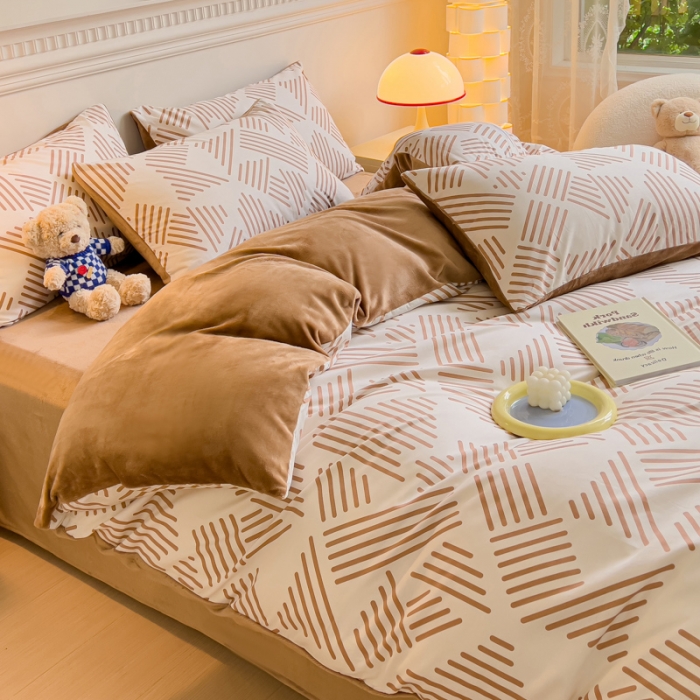 91家纺网 家纺一手货源 找家纺 2023新款A版面料+B版高克重牛奶绒四件套棉加绒-简格卡琪