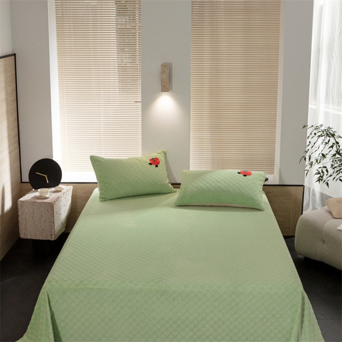 91家纺网 家纺一手货源 找家纺 洋铭区（原狠狠爱） 2023新款华夫格单品绒床单甜心绿