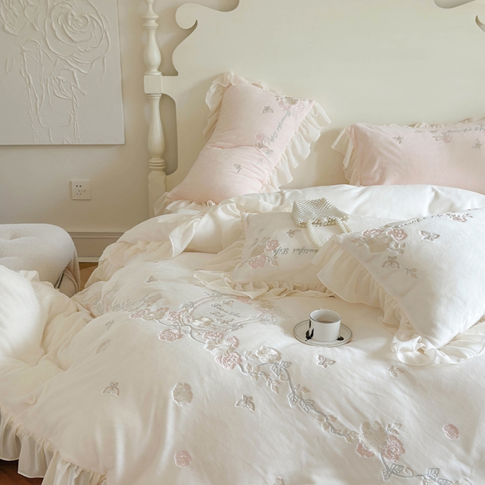 91家纺网 家纺一手货源 找家纺 MIU缪家居 2023新款亲肤舒适高克重加厚牛奶绒四件套-浪漫主义 白