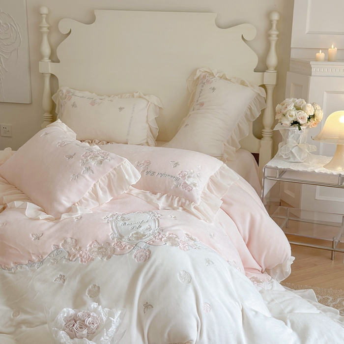 91家纺网 家纺一手货源 找家纺 MIU缪家居 2023新款亲肤舒适高克重加厚牛奶绒四件套-浪漫主义 粉