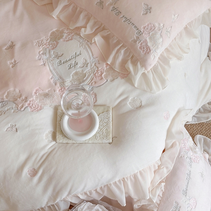 91家纺网 家纺一手货源 找家纺 MIU缪家居 2023新款亲肤舒适高克重加厚牛奶绒四件套-浪漫主义 粉