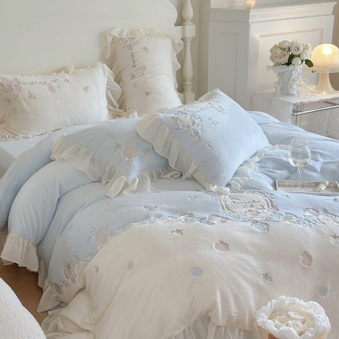 91家纺网 家纺一手货源 找家纺 MIU缪家居 2023新款亲肤舒适高克重加厚牛奶绒四件套-浪漫主义 兰