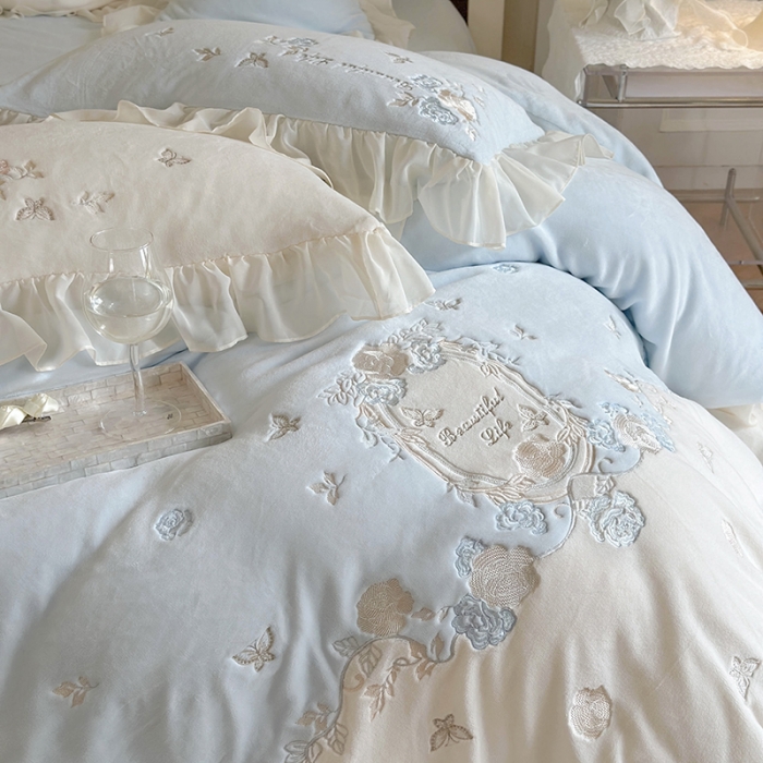 91家纺网 家纺一手货源 找家纺 MIU缪家居 2023新款亲肤舒适高克重加厚牛奶绒四件套-浪漫主义 兰