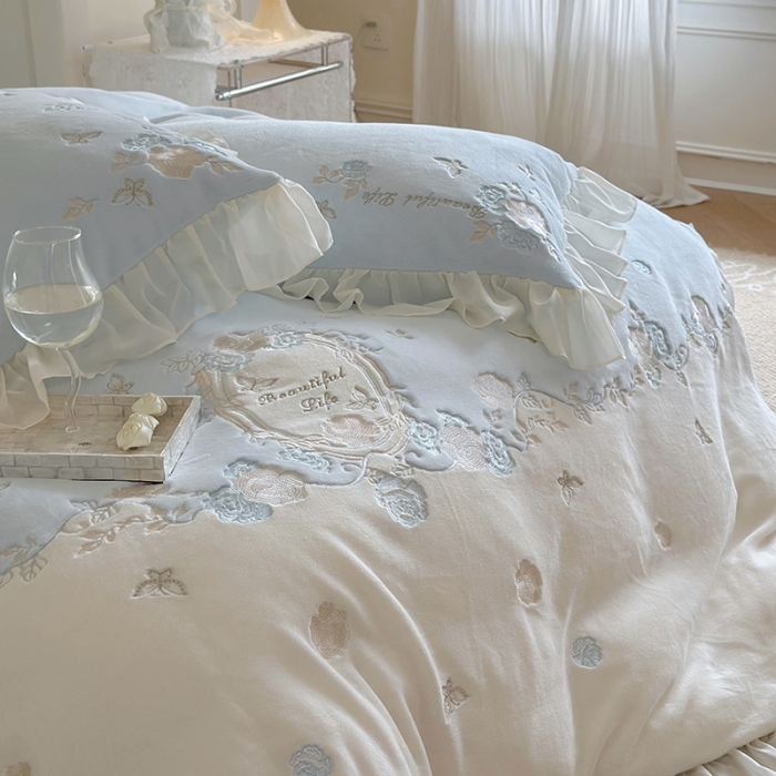 91家纺网 家纺一手货源 找家纺 MIU缪家居 2023新款亲肤舒适高克重加厚牛奶绒四件套-浪漫主义 兰