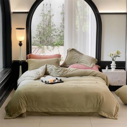 91家纺网 家纺一手货源 找家纺 名品优仓 2023新款牛奶绒绣花款四件套-邂逅 邂逅-抹茶绿