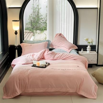 91家纺网 家纺一手货源 找家纺 名品优仓 2023新款牛奶绒绣花款四件套-邂逅 邂逅-暖心粉