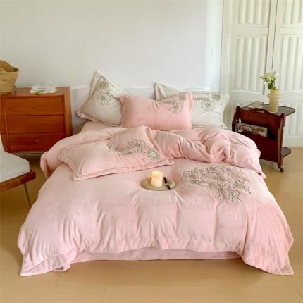 91家纺网 家纺一手货源 找家纺 （总）名品优仓 2023新款高克重230克牛奶绒绣花款四件套-伊莲娜