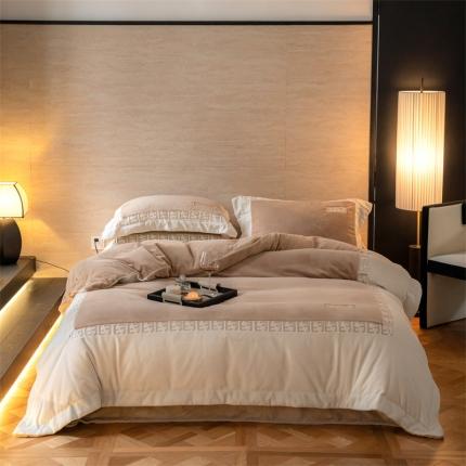 91家纺网 家纺一手货源 找家纺 名品优仓 2023新款高克重230克牛奶绒绣花款四件套-玛丽 玛丽-星奶油驼