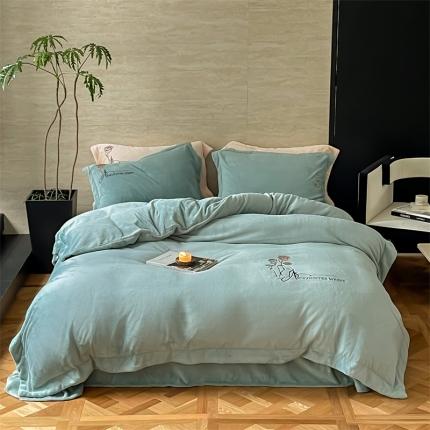 91家纺网 家纺一手货源 找家纺 名品优仓 2023新款高克重230克牛奶绒绣花款四件套-保加利亚 保加利亚-普鲁士蓝