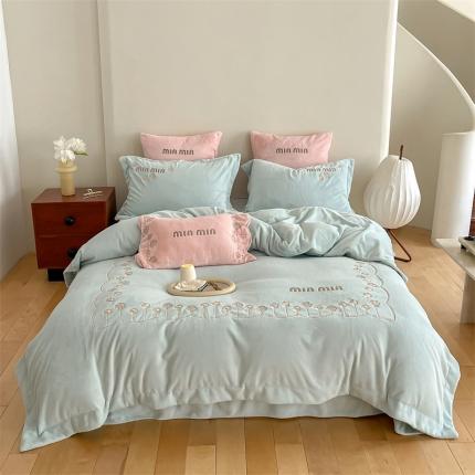 91家纺网 家纺一手货源 找家纺 （总）名品优仓 高克重230克牛奶绒绣花款四件套系列-林娜伊尔