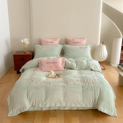 91家纺网 家纺一手货源 找家纺 （总）名品优仓 高克重230克牛奶绒绣花款四件套系列-林娜伊尔