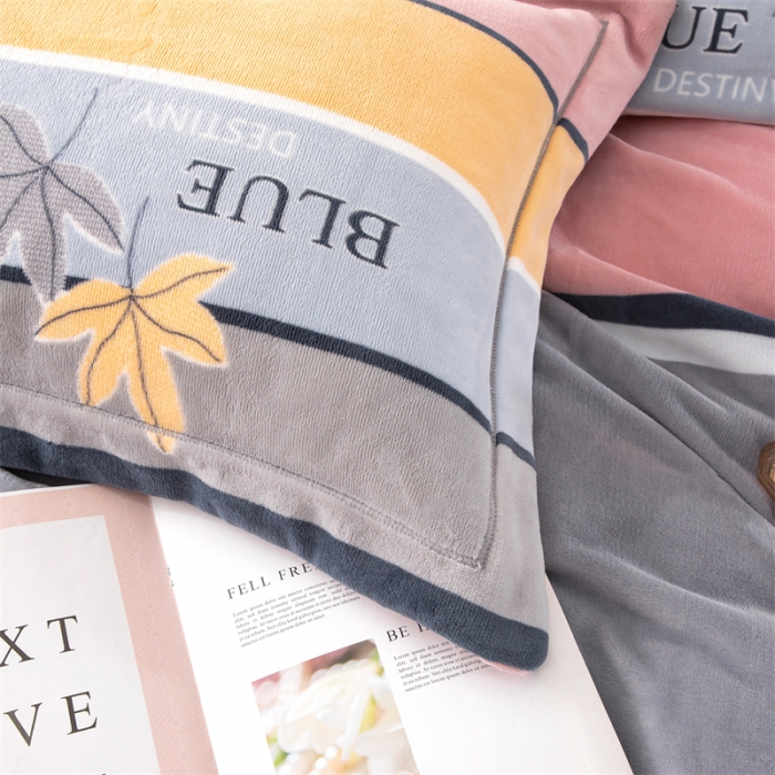 91家纺网 家纺一手货源 找家纺 畅畅 2023新款加厚260克全消光牛奶棉印花臻棉绒四件套 枫叶之恋