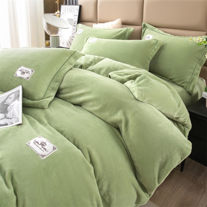 91家纺网 家纺一手货源 找家纺 畅畅 2023新款加厚260克全消光牛奶棉印花臻棉绒四件套 抹茶绿