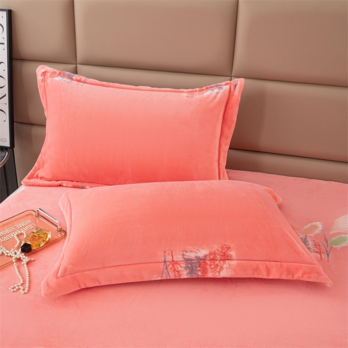 91家纺网 家纺一手货源 找家纺 畅畅 2023新款加厚260克全消光牛奶棉印花臻棉绒四件套 隐约森林红