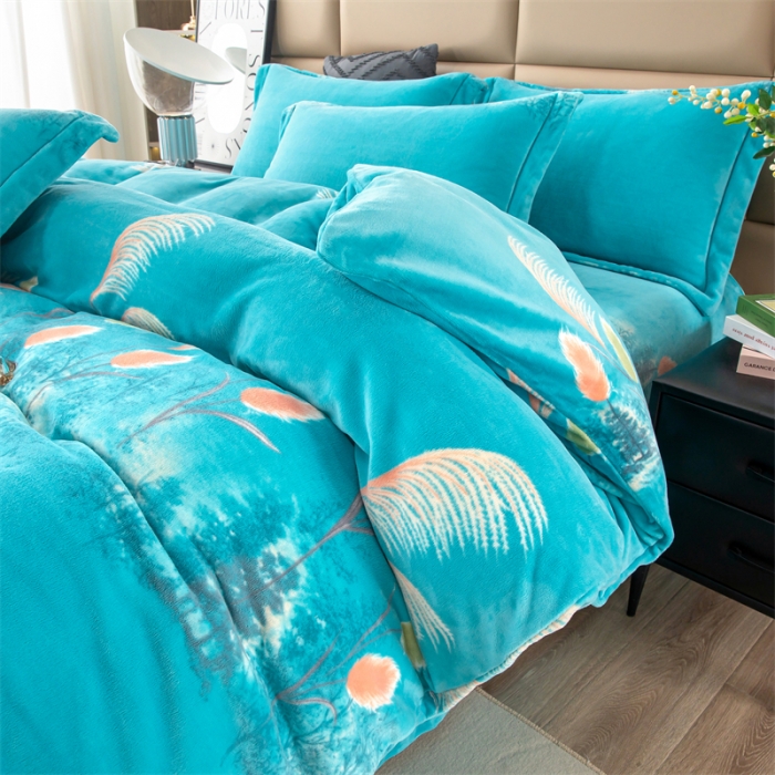 91家纺网 家纺一手货源 找家纺 畅畅 2023新款加厚260克全消光牛奶棉印花臻棉绒四件套 隐约森林兰