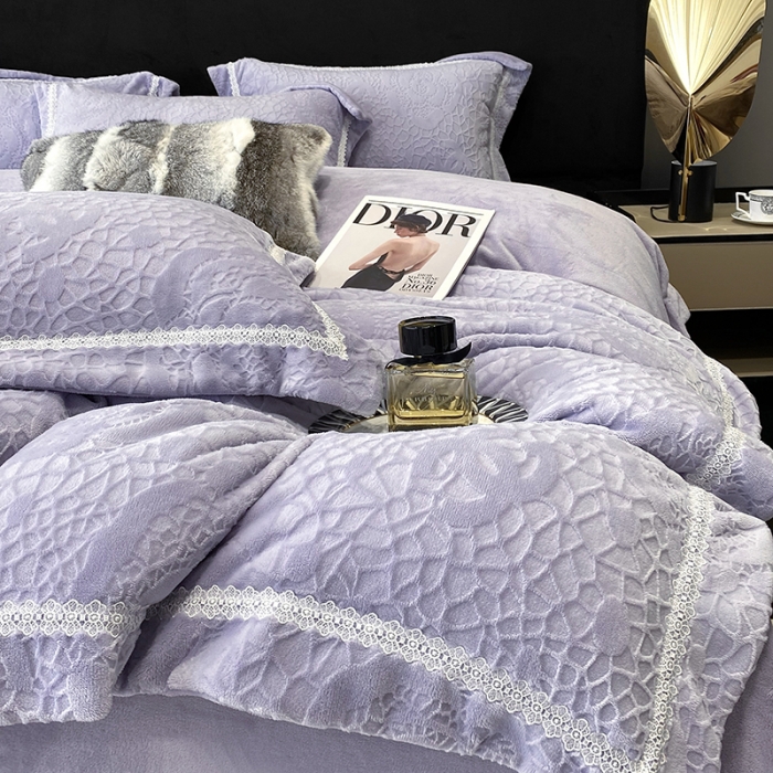91家纺网 家纺一手货源 找家纺 优悦 2025新款高克重雕花牛奶绒四件套-西西里 西西里-丁香紫