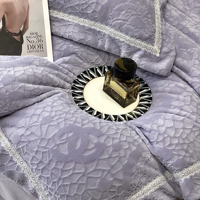 91家纺网 家纺一手货源 找家纺 优悦 2025新款高克重雕花牛奶绒四件套-西西里 西西里-丁香紫