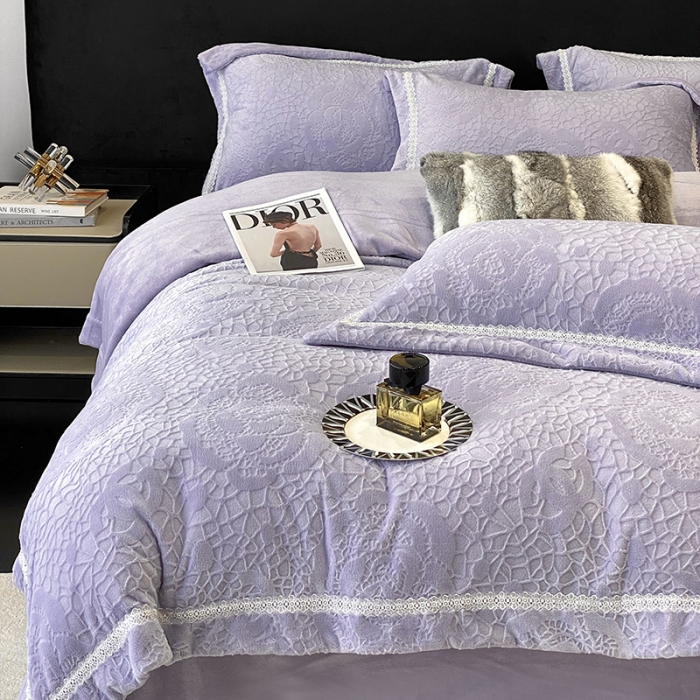 91家纺网 家纺一手货源 找家纺 优悦 2025新款高克重雕花牛奶绒四件套-西西里 西西里-丁香紫