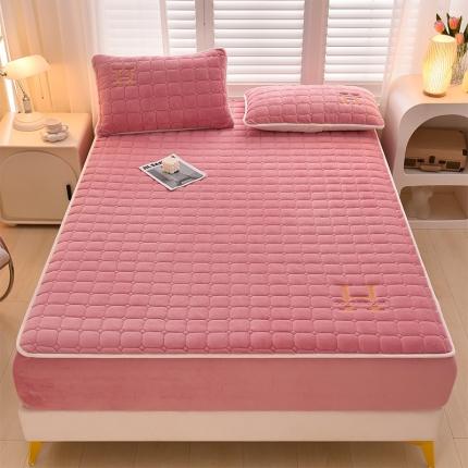 91家纺网 家纺一手货源 找家纺 X猫先生床笠高克重牛奶绒加绒加厚大豆刺绣夹棉床笠床罩爱玛H格牛奶绒豆沙