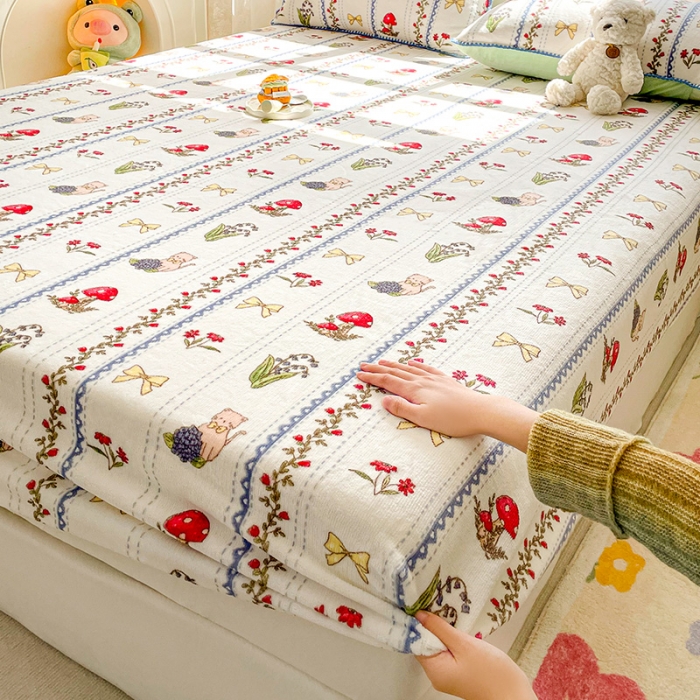 91家纺网 家纺一手货源 找家纺 安哆啦家纺 2024新款高克重牛奶绒印花单床笠 爱丽丝梦游仙境