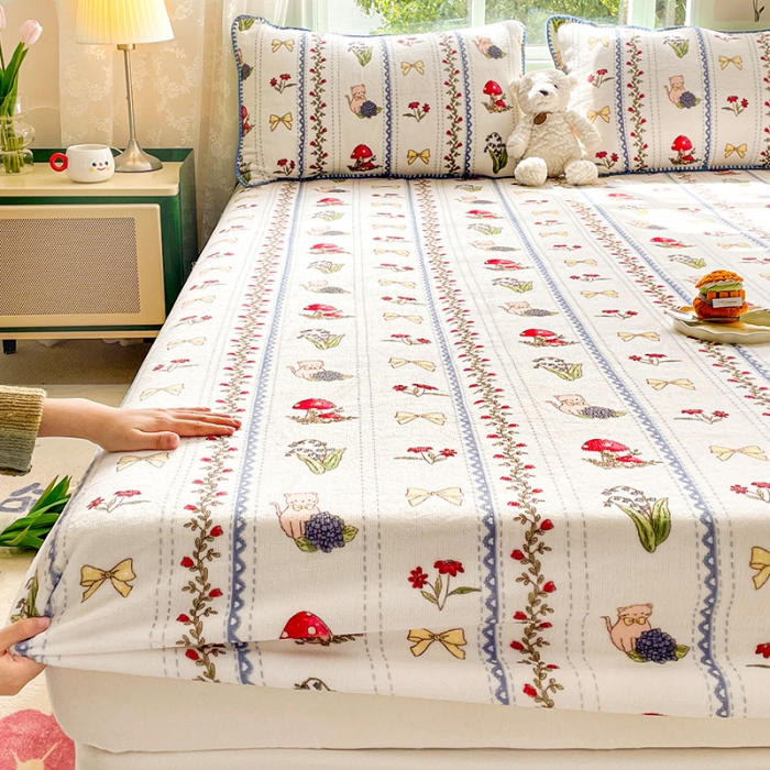 91家纺网 家纺一手货源 找家纺 安哆啦家纺 2024新款高克重牛奶绒印花单床笠 爱丽丝梦游仙境